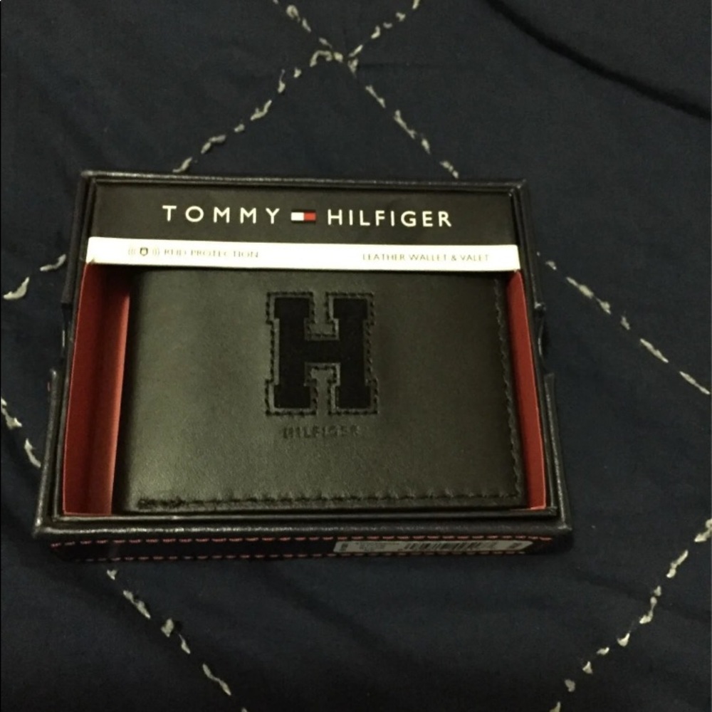 Tommy Hilfiger Leather Wallet